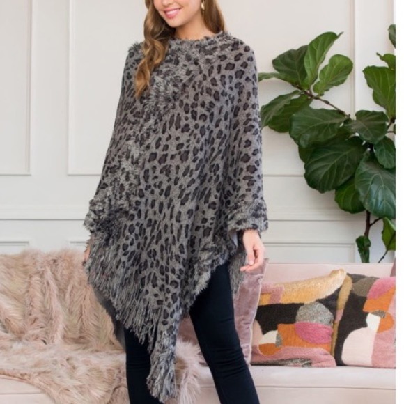 Leopard Gray soft fringe Poncho - Picture 2 of 4